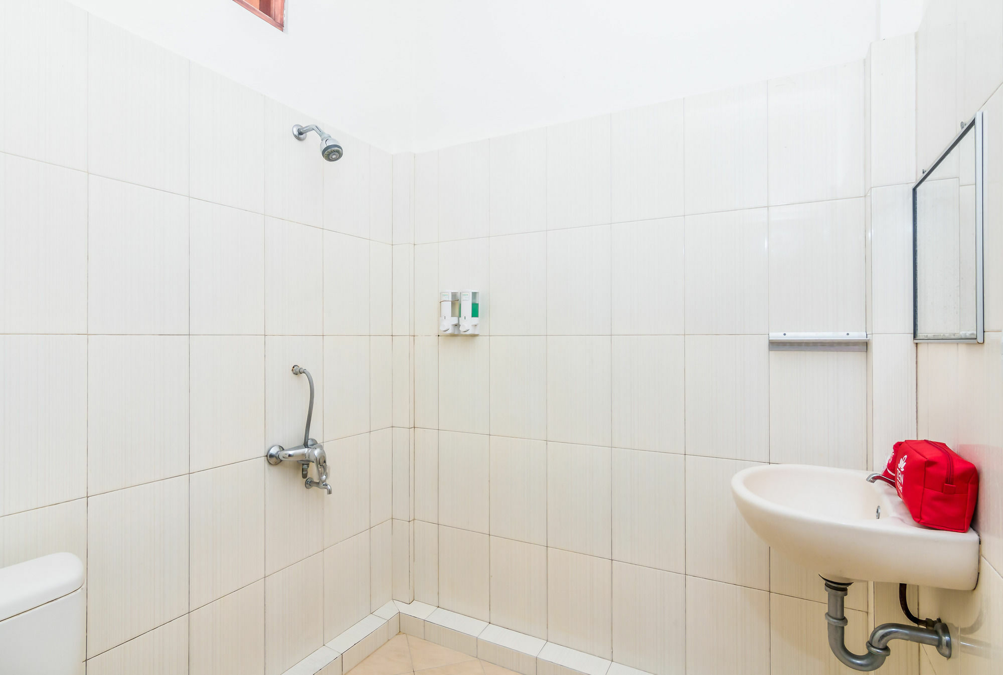 Zen Rooms Basic Kuta Kubu Anyar מראה חיצוני תמונה